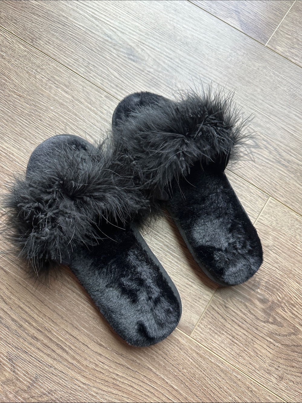 Black Faux Fur Slide Slippers - Women's Cozy Indoor Slides